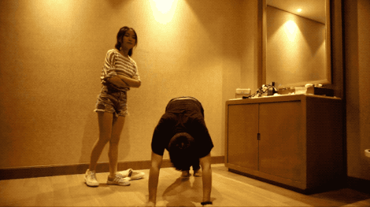 希雨归来暴力踢裆踩踏踹腹