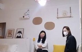 【安可】姐妹花玩弄邻居狗奴【双视角版】