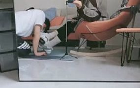 【瑄瑄】晨跑后原味鞋袜辱狗/骑马/踩踏