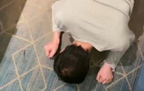 【奈奈生】绿帽贱货跪求圣水+口水