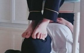 【猫神大人】家务奴伺候吃饭洗漱化妆