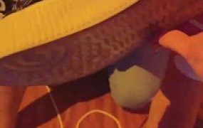 【不知名美女】强制贱狗闻臭脚臭鞋