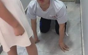 【妖子】姐妹花把继父当狗虐