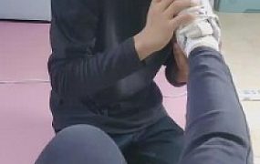 【雪儿】舔脏小白鞋/臭脚