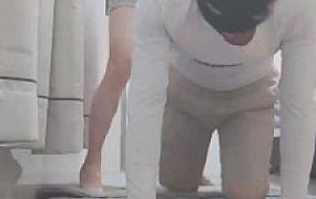 【灵竹】高跟肉丝踩踏脚奴