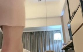 【漫漫】长靴棉袜脚下贱奴