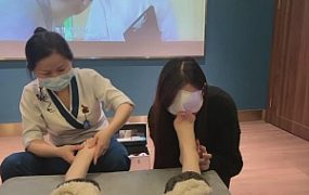 【橘子没熟】当着技师的面虐闺蜜