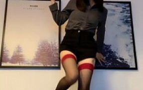 【宝爷】黑丝高跟全体重踩踏