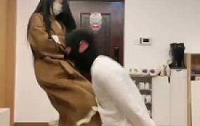 【奈奈生】白靴子女主暴力虐打