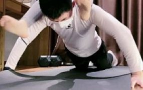 【罗宾】女学员调健身教练