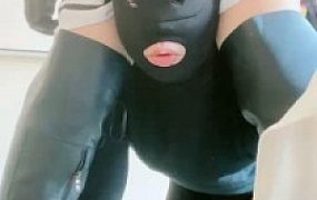 【佳琪女王】学生朱长靴踢裆训狗舔脚