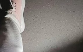 【奶味小仙女】电影院舔鞋舔脚调