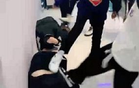 【精神小妹】大型室内暴力专场