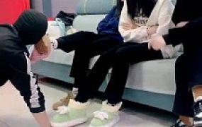 【精神小妹】3S原味袜气味羞辱/踩踏