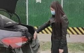 【美帝】长靴御姐户外遛狗