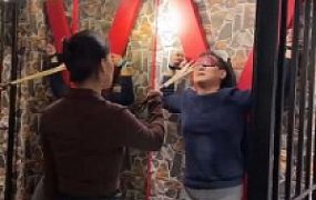 【潘妮女王】挑战极限藤条鞭打