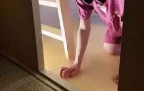 【若依】足浴店让狗舔脚