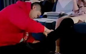 【莫莉】当着技师的面舔脚