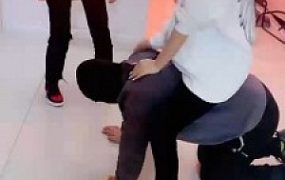 【精神小妹】教多名素人学生主玩sm