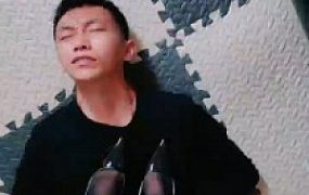 【魅影女神】高跟黑丝虐圈养狗