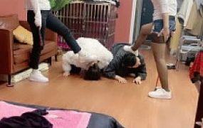 【小祖宗辣妈】调教情侣奴诱惑调教激情接吻