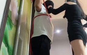 【艾拉】来自妈妈和小姨的惩罚