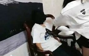 【馨然S】高跟丝袜踩踏鞭打羞辱贱狗