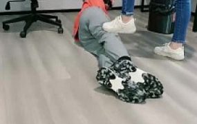 【柚子猫】捆绑训练踩踏羞辱贱狗