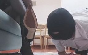 【美娜格格】素人技师黑丝脚虐