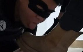 【文文文】桌底舔素人双S的鞋