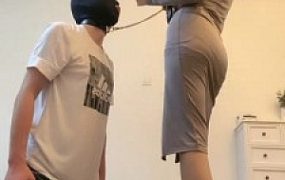 【轩宁】御姐高跟黑丝踩虐