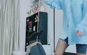 【美离子】吊绑贱狗暴力踩/踹