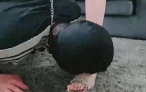 【美美子】网红模特高跟踩虐狗