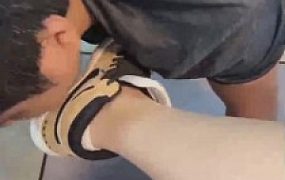 【沐阳大小姐】舔脏鞋吃船袜