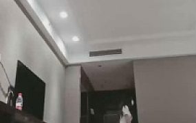 【多多】深夜骑马踩踏深喉