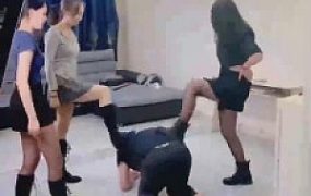 【冷凝大大】带两位素人妹妹收拾M