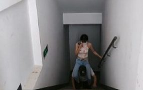 【暴力美学s】天台楼梯野外训练贱狗