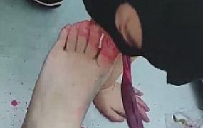 【苏可儿】用脚和圣水混合给狗喝