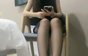 【川野尤娜】黑丝御姐脚下狗/口水深喉