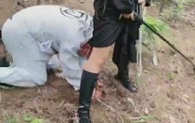 【我偏不】户外鞭打囚犯/舔脏鞋底/坐脸