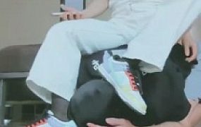 【妮蔻】丝袜扇脸/插狗嘴裸足