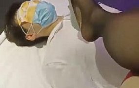 【糖糖】学姐黑丝美腿踩奶狗