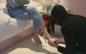 【五月】斯文御姐羞辱跪舔奴