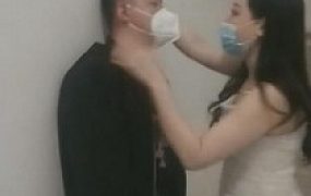 【饭团】楼梯间踩踏蹂躏