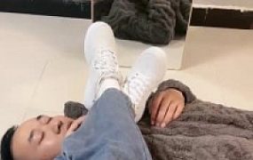 【惜沫】小白鞋白袜辱脚垫