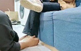 【嘉妮】强迫舔脏鞋臭脚