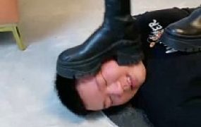 【麋鹿银儿】带素人小姐姐全体重踩狗