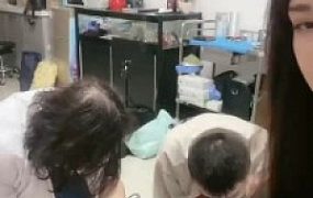 【小祖宗】当着素人美甲师的面调狗