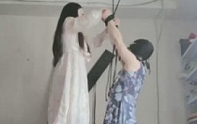 【御姐丝丝】被御姐吊起来打飞起