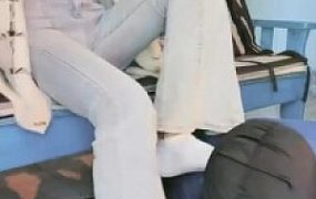 【岁岁殿下】舔白袜裸足专场